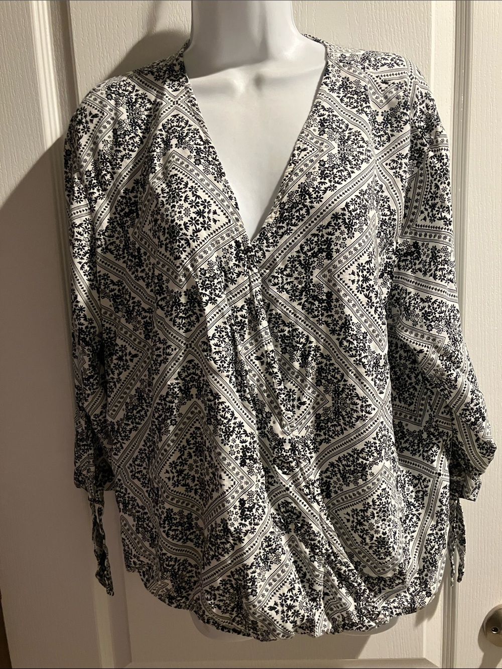 Vince Camuto Black & White Printed V-Neck Blouse